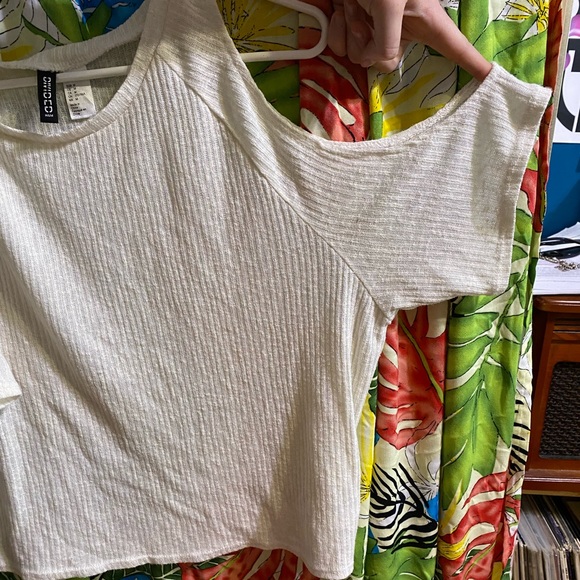 Cold Shoulder T from H&M - Picture 2 of 3
